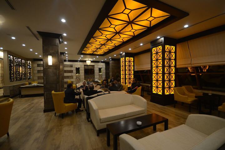 Lounge 41 of 55