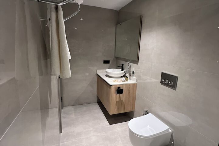 Room 25 of 61