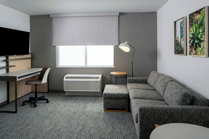 Room 14 of 27