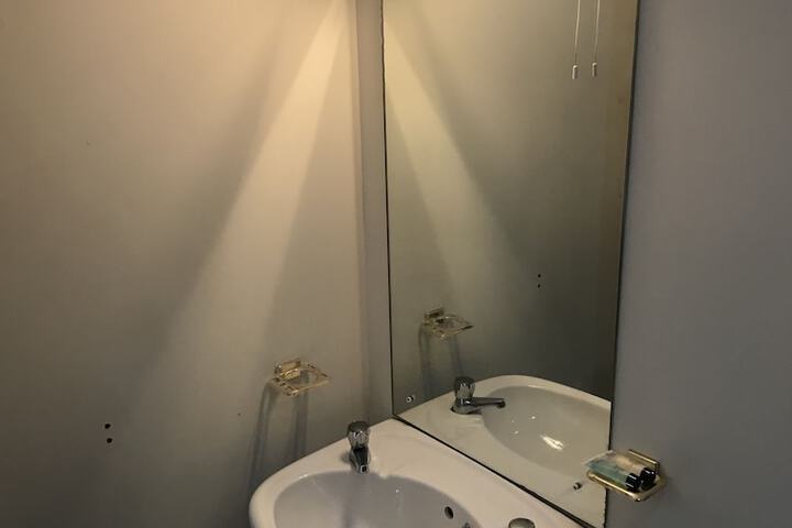 Room 13 of 37