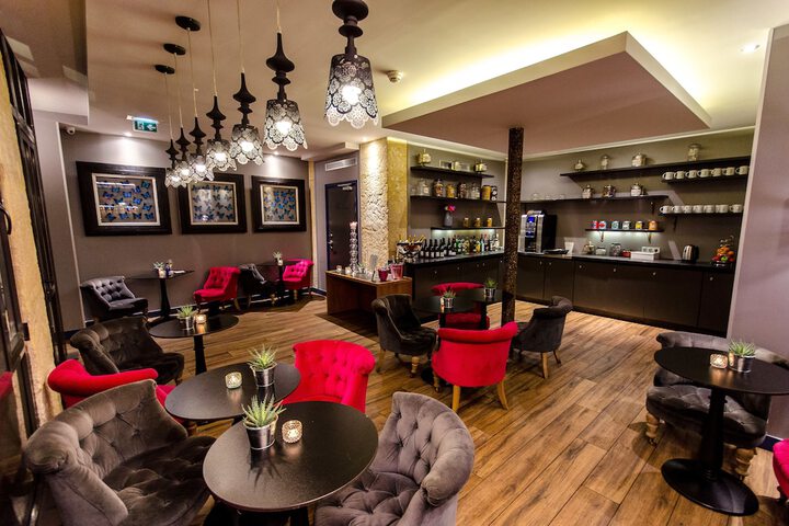Lounge 73 of 90