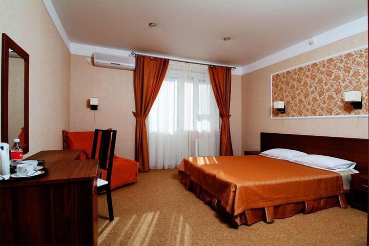 Room 4 of 52