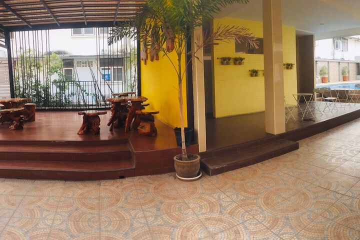 Entrance & Lobby