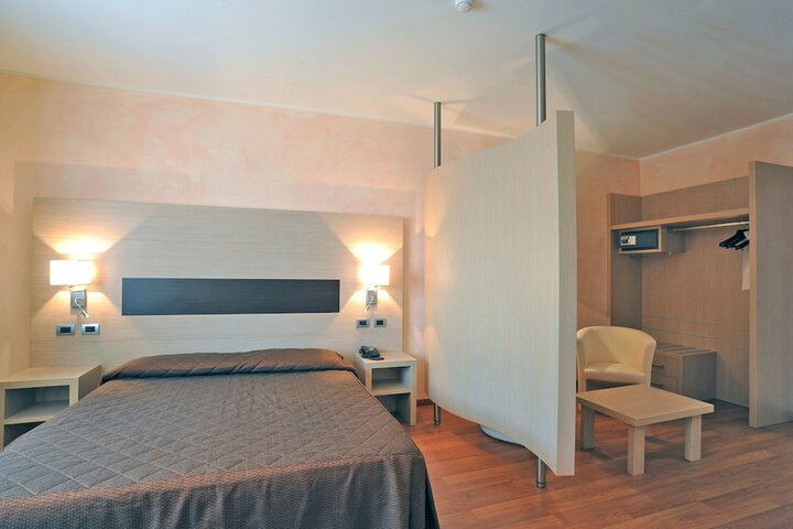 Room 4 of 23