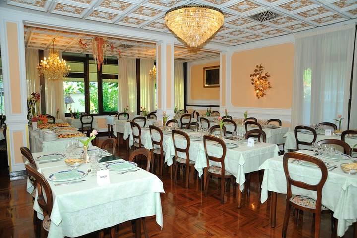 Dining 54 of 63