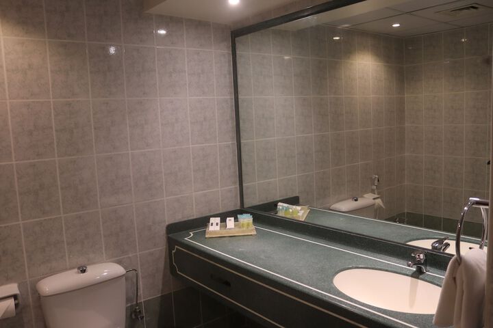 Room 16 of 22