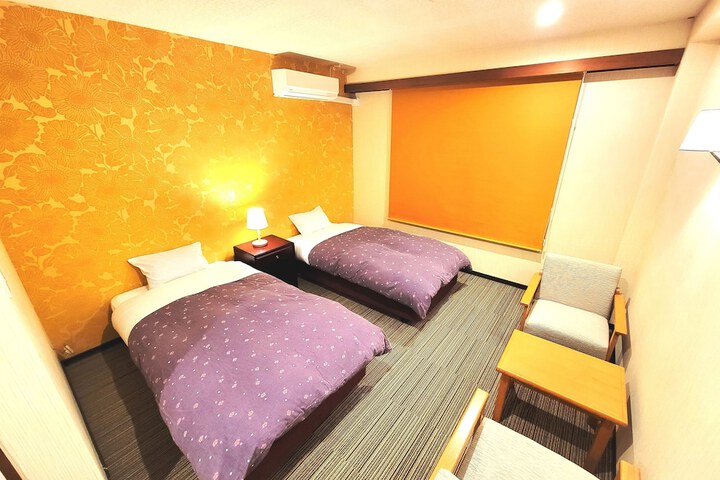 Room 21 of 76