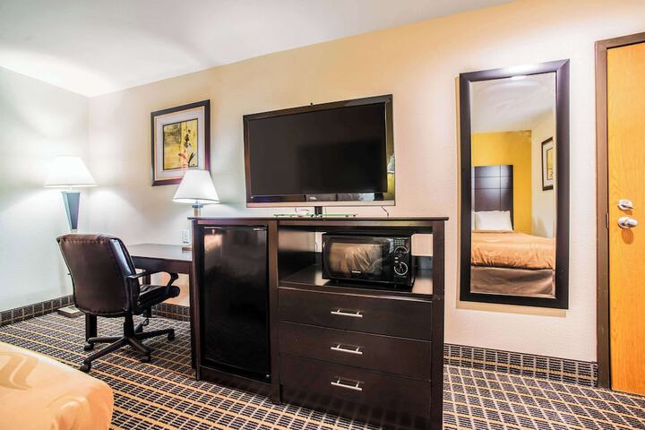 2 Double Beds Accessible (3 of 6)