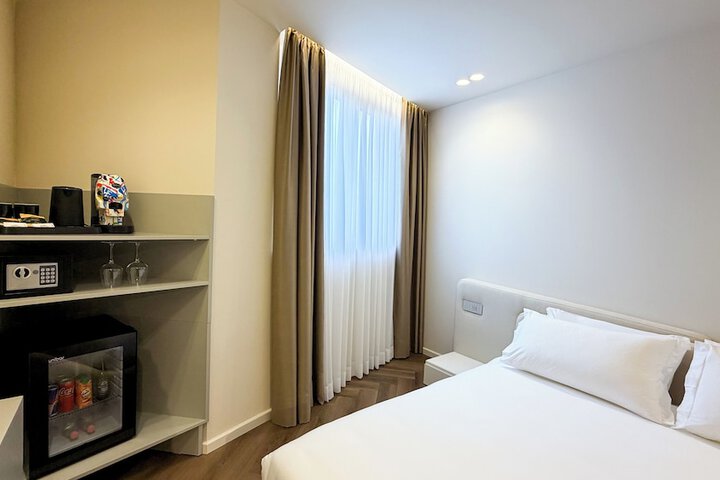 Room 52 of 104