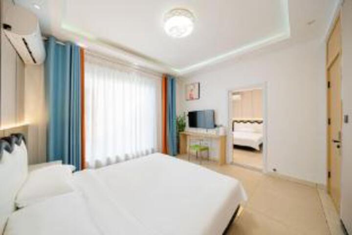 Room 7 of 9