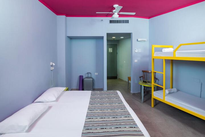 Room 17 of 115