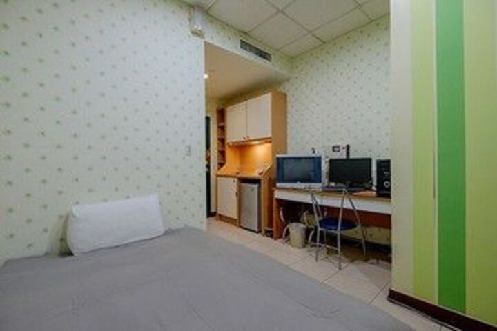 Room 14 of 24