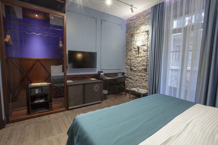 Room 15 of 46
