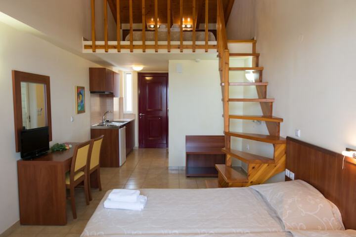 Room 14 of 66