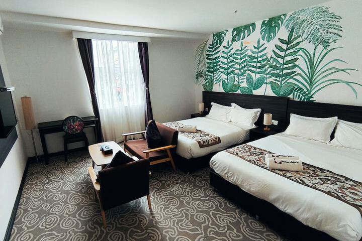 Room 13 of 76