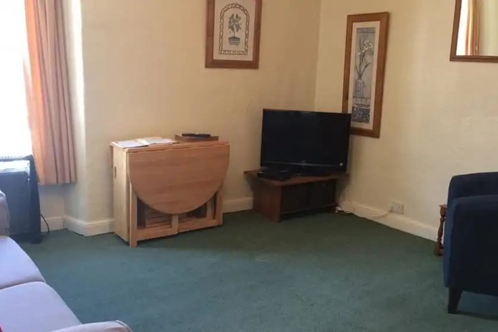 Room 5 of 11