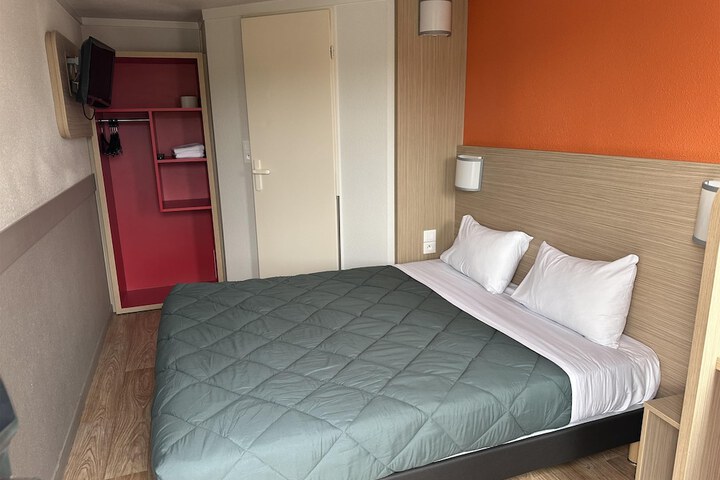 Room 12 of 27
