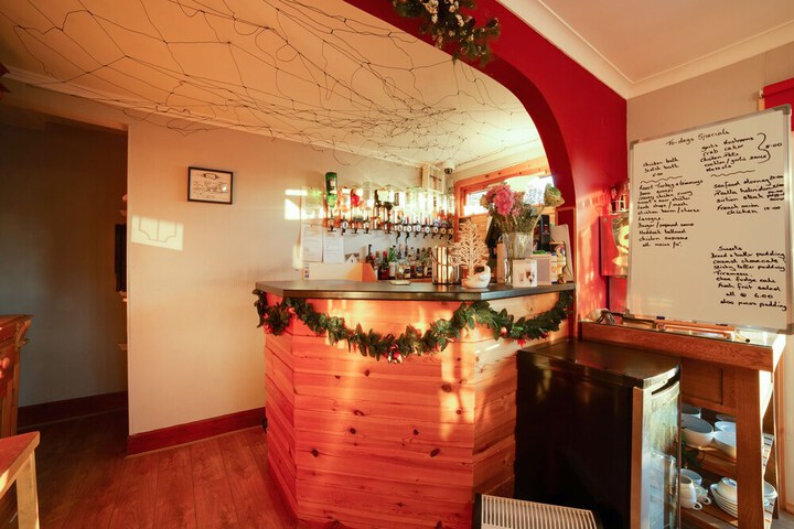 Lounge 54 of 76