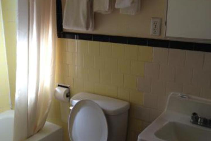 Image of National 9 Inn Farmington