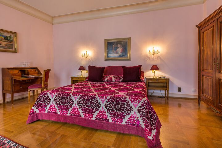 Room 3 of 28