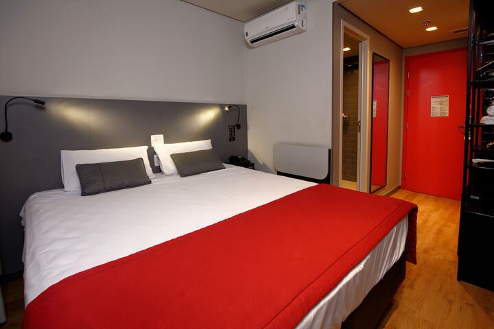 Room 10 of 48