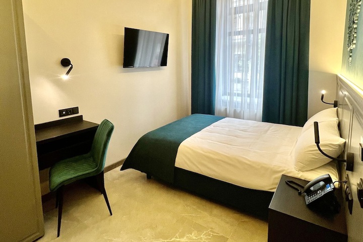 Room 3 of 70