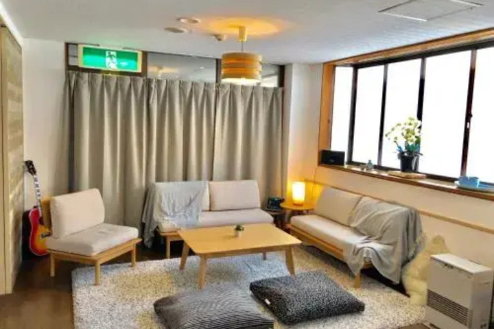 Room 4 of 14