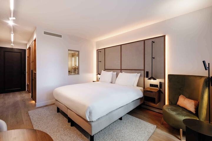 Room 9 of 43