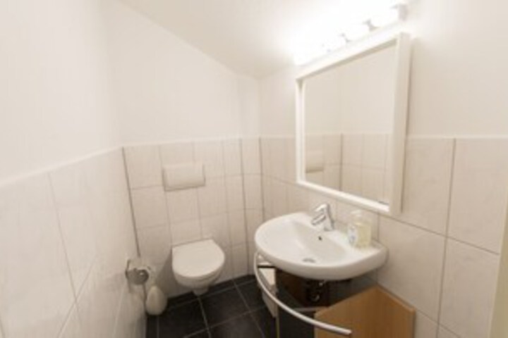 Room 5 of 27