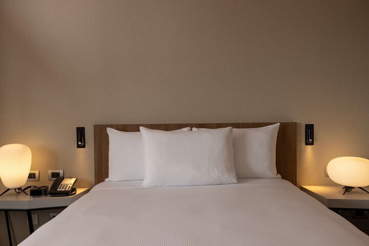 Room 13 of 77