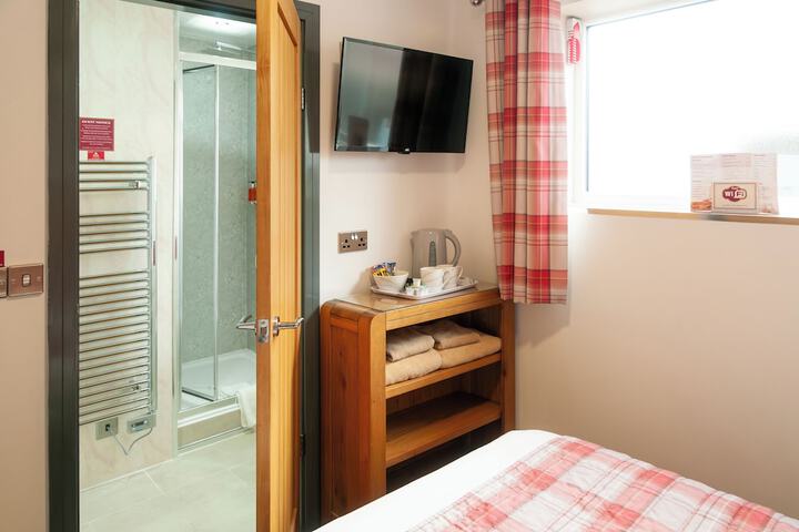 Room 34 of 177