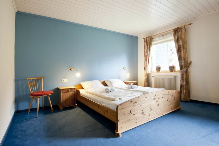 Room 13 of 76
