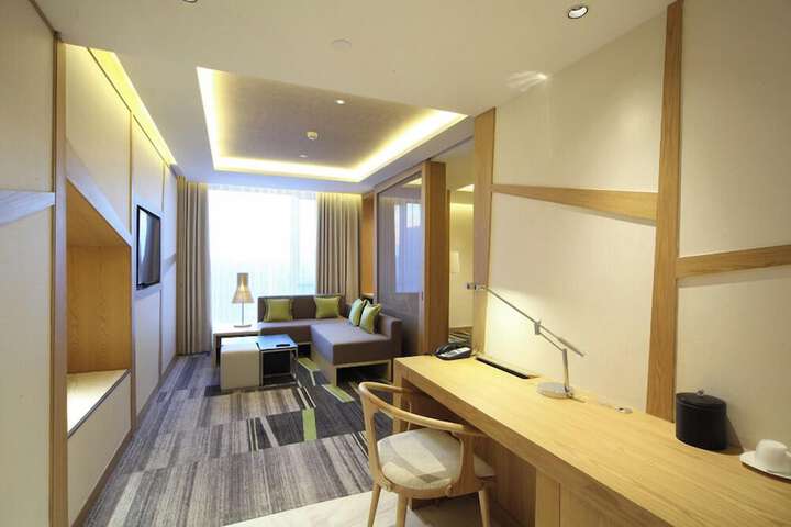 Room 9 of 33