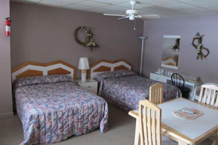 Room 6 of 10