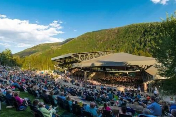 Entertainment 10 of 23