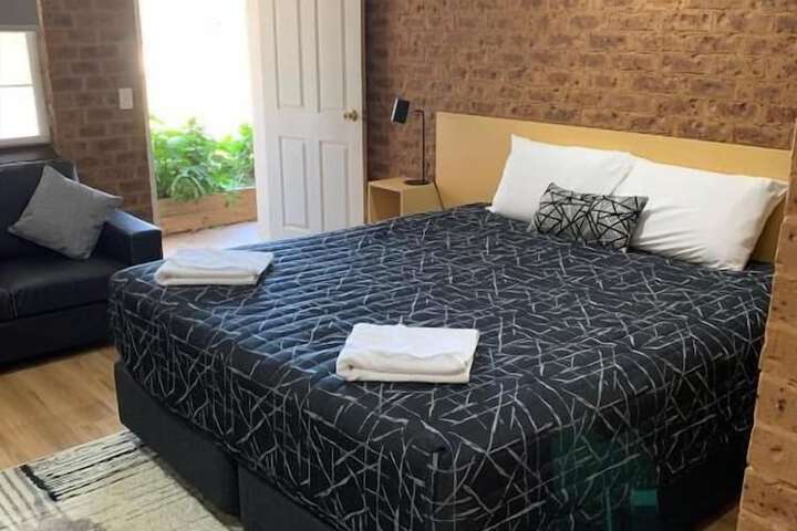 Room 11 of 33