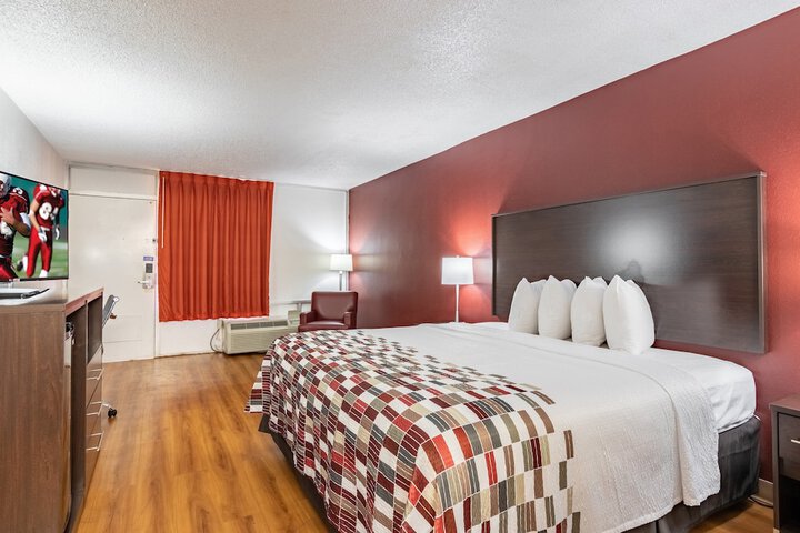 Superior King Bed (6 of 10)