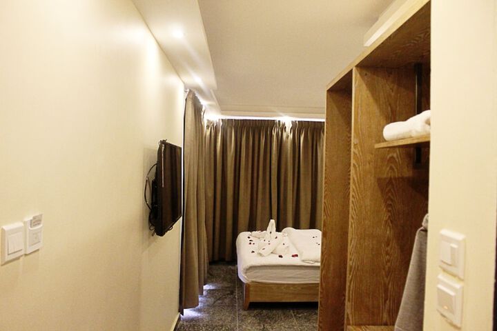 Room 20 of 35