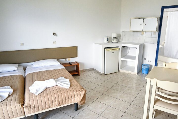 Room 11 of 33