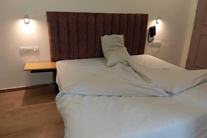 Room 3 of 12