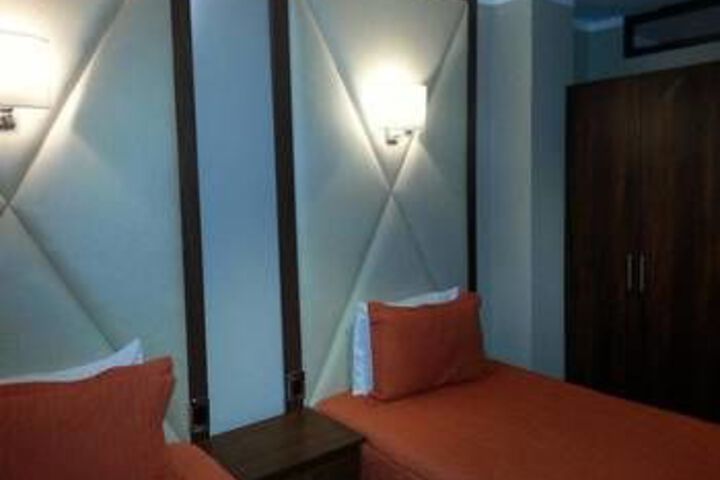 Room 19 of 32