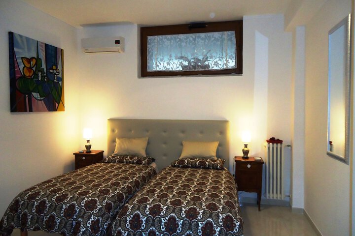 Room 14 of 48