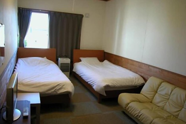 Room 9 of 20
