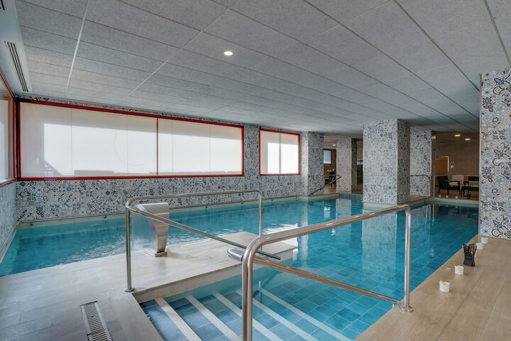 Hotel Pool