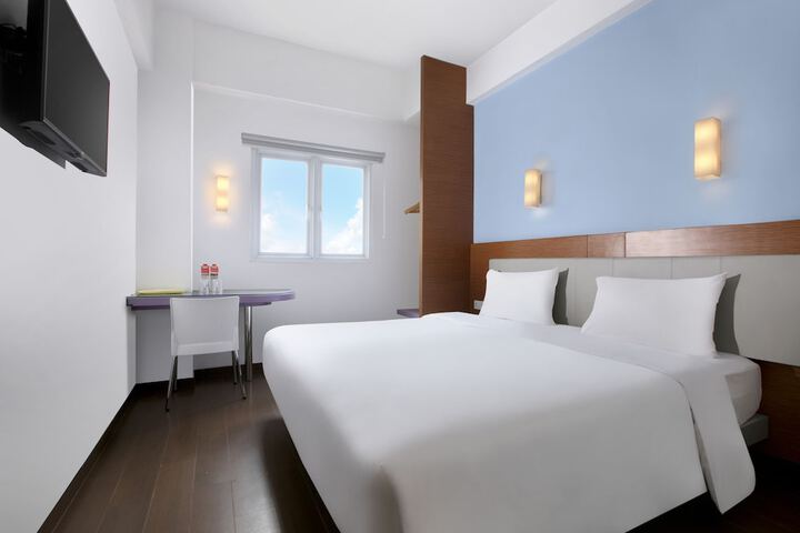 Room 7 of 48