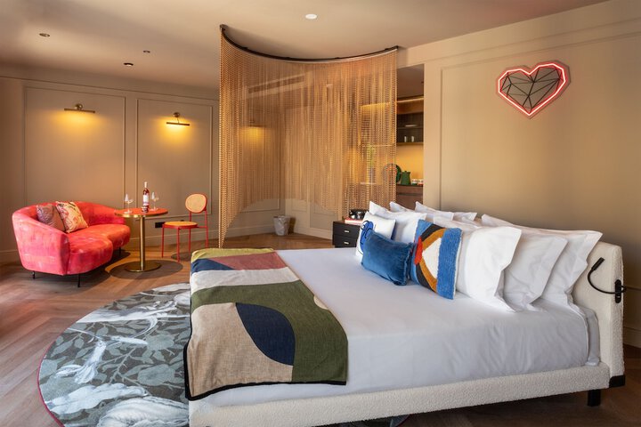 Room 10 of 141