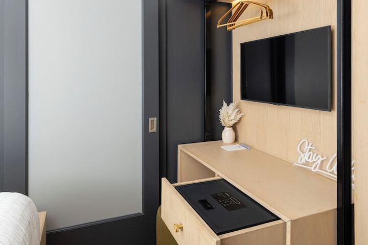 Room 46 of 76