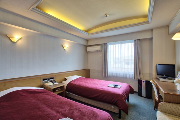 Room 5 of 106