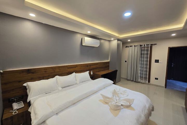 Room 15 of 19