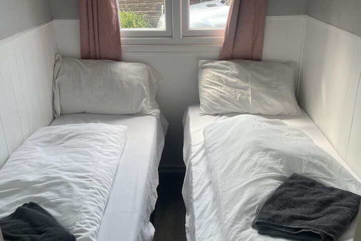 Room 6 of 27